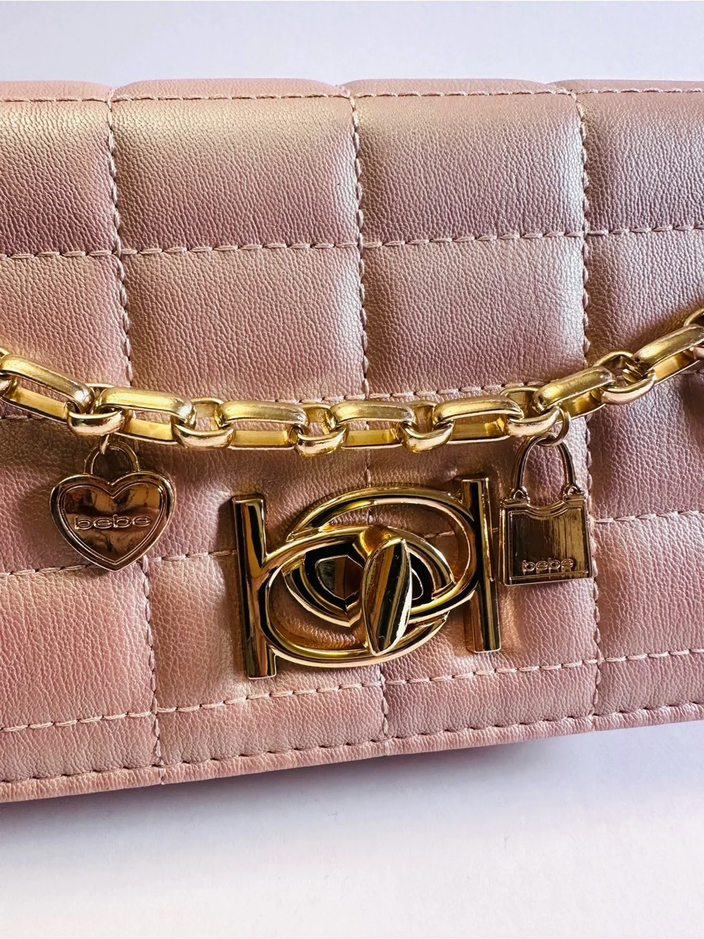 NWT BEBE Jacari Iridescent Mauve Quilted Charm Crossbody Bag ✨